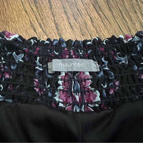 Maurice’s Patterned Shorts - Picture 2 of 3